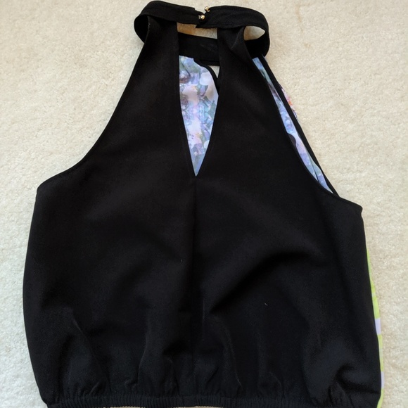 Floral Sleeveless Blouse - Picture 2 of 3